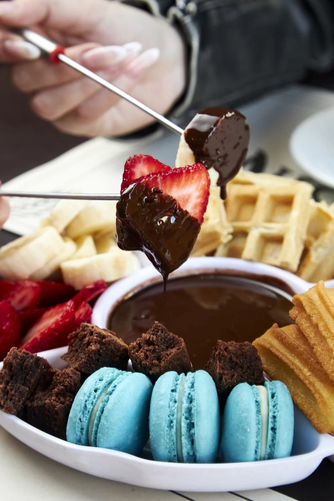 Frutas, waffles y chocolate