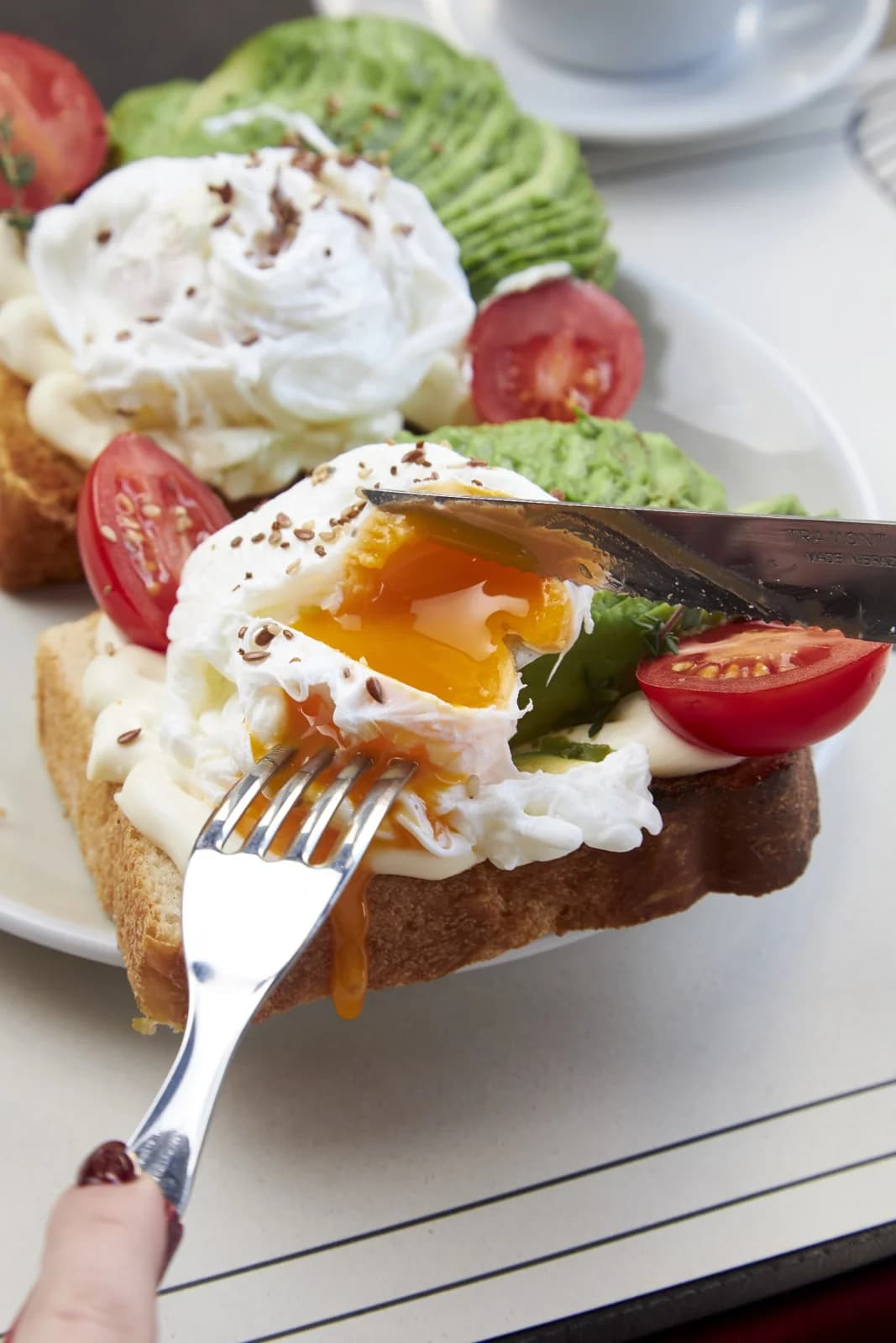 Tostadas con palta y huevos